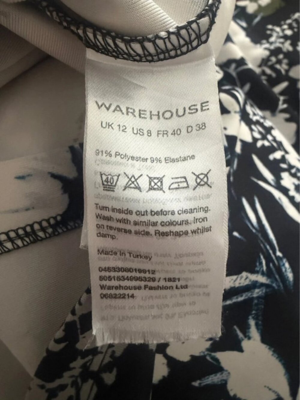 Cute floral boxy structural back buttoned T-shirt from Warehouse - Picture 6 of 14